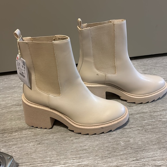 NWT Chunky heeled Chelsea boots - Picture 4 of 7